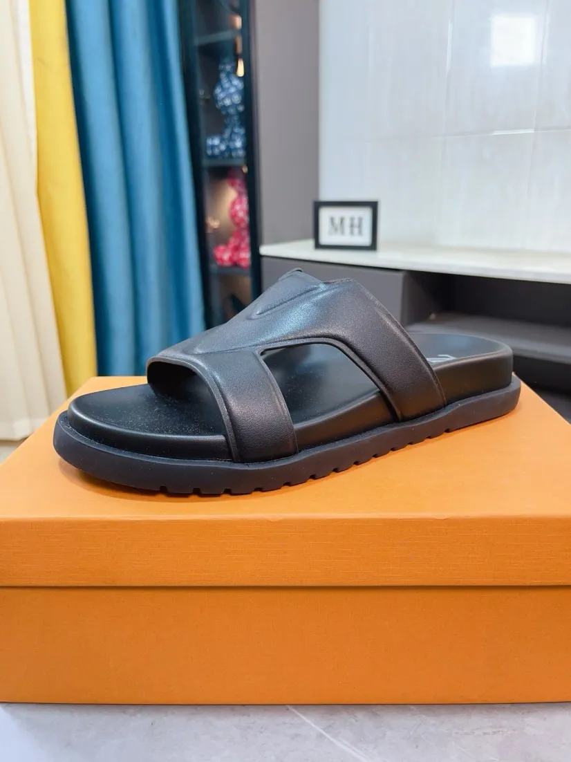 Men's shoes 💰360🌹🌹 (lv-Louis Vuitton) new men's sandals, high-end boutique, exquisite embossed logo decoration on the upper, fine workmanship, super soft soles, casual, loose and comfortable, a must-have in summer! \nsize：38-44